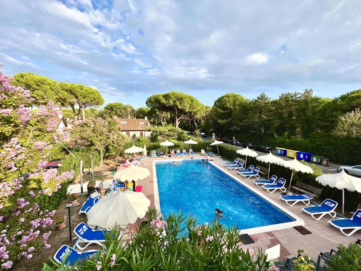 Hotel Old River Lignano Sabbiadoro Exterior photo