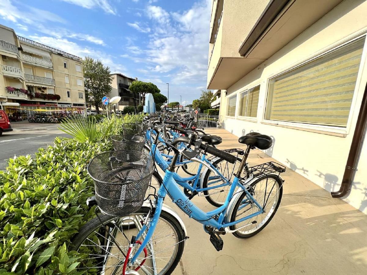 Hotel Old River Lignano Sabbiadoro Exterior photo