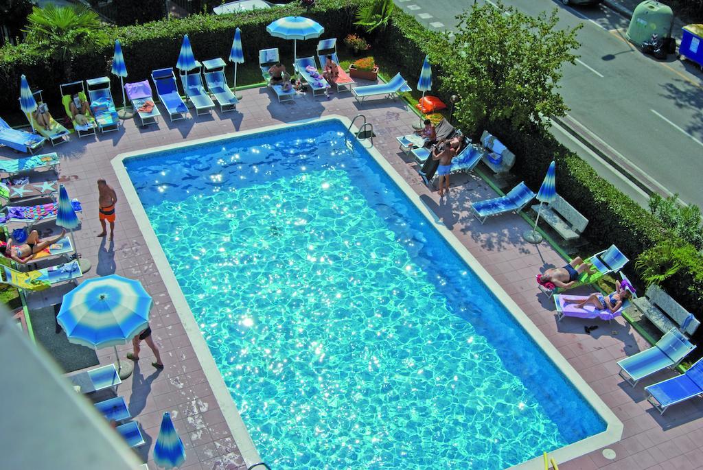 Hotel Old River Lignano Sabbiadoro Exterior photo